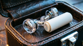 How to extend the life of headphones: the role of absorbent in drying the emitters.